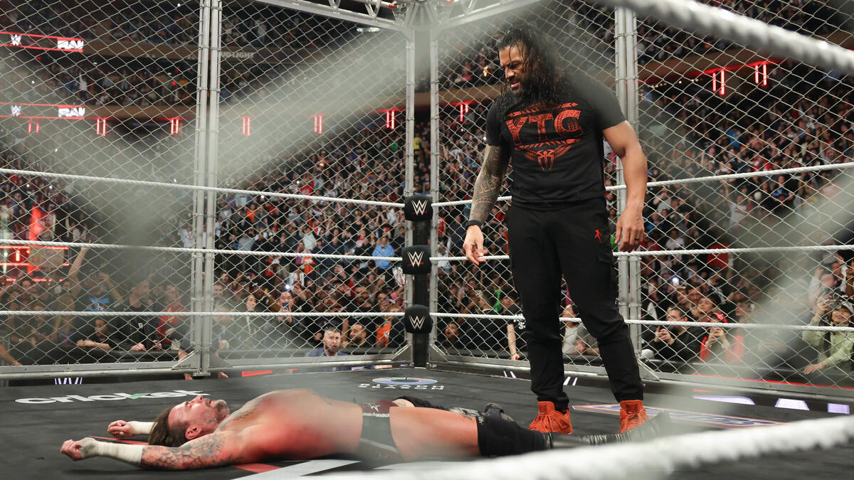 Roman Reigns returns to WWE Raw and Took out Seth Rollins and CM Punk